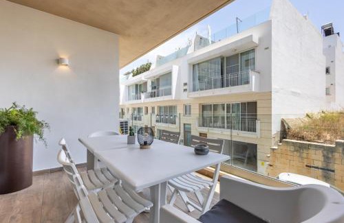 Bahar ic-Caghaq Apartment | Spacious, Bright&Terrace Views Home by QuickTrips