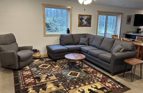 Hayward Cabin | Spacious cabin minutes from recreational trails & Round Lake
