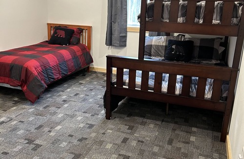 Hayward Cabin | Spacious cabin minutes from recreational trails & Round Lake