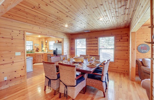 Flippin Cabin | Spacious Cabin w/Private Dock on White River!