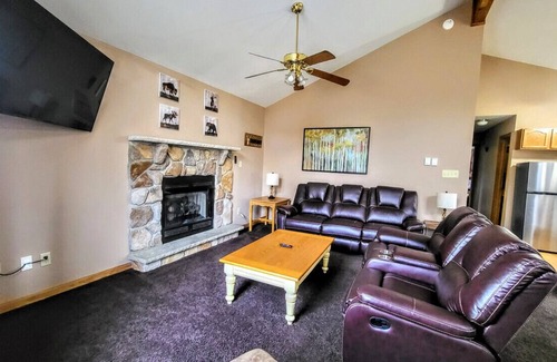 Briar Crest Woods House | Spacious Chalet | GameRoom, FirePit, Hot Tub!