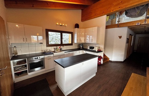 Mayens-de-Riddes Ski Chalet | Spacious Chalet with outside Hot tub in 4Vallées ski resort in La Tzoumaz.
