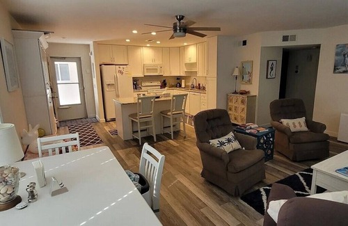 Golden Beach Condo | Spacious Charming 2-bedroom Condo in Venice with Private Beach Access