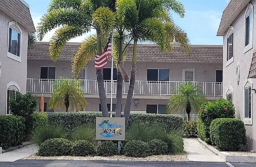Golden Beach Condo | Spacious Charming 2-bedroom Condo in Venice with Private Beach Access