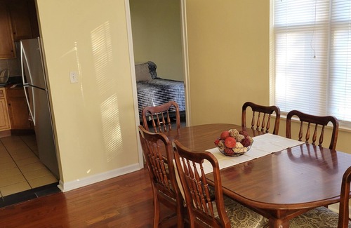 Greater Grand Crossing Apartment | Spacious Charming 4BD/2BTH in Woodlawn Near the University of Chicago!