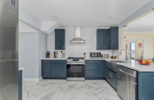 Tiverton Cottage | Spacious Coastal Tiverton Waterfront Getaway by RedAwning