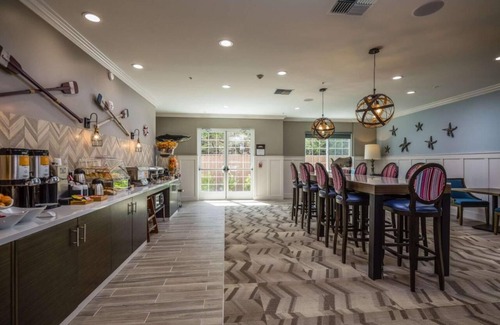 Half Moon Bay House | Spacious Coastal Retreat at Aristocrat Hotel - Free Parking and Breakfast!