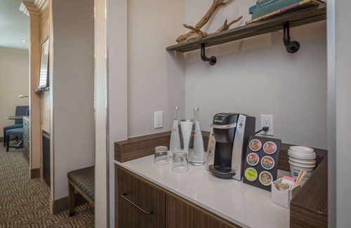 Half Moon Bay House | Spacious Coastal Retreat at Aristocrat Hotel - Free Parking and Breakfast!