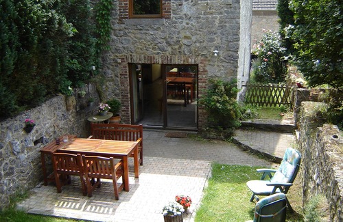 Hastiere-Lavaux House | Spacious, comfortable 4-person house Joint heated pool/fireplace, garden.