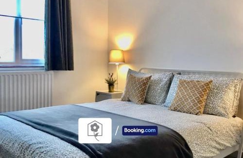 Portswood House | Spacious Detached Highfield House By Your Stay Solutions Short Lets & Serviced Accommodation Southampton Free Parking