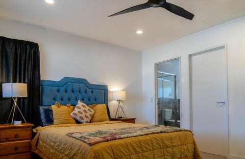 Eastern Beach House | Spacious Eastern Beach Home by Zodiak Stays