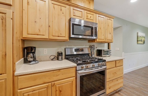 Flagstaff House | Spacious, Exquisite, Mountain Home! Prime Flagstaff Location!