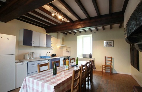 Glatigny Cottage | Spacious Family Retreat with Garden, BBQ, and Fireplace – Pets Welcome!
