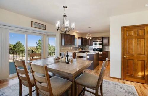 Mountain Shadows House | Spacious Family Retreat near USAFA & main attractions*HotTub*Gaming*Slps 14*WiFi