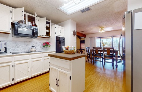 Bonanza House | Spacious family retreat close to park, with WiFi, central AC, W/D, work space