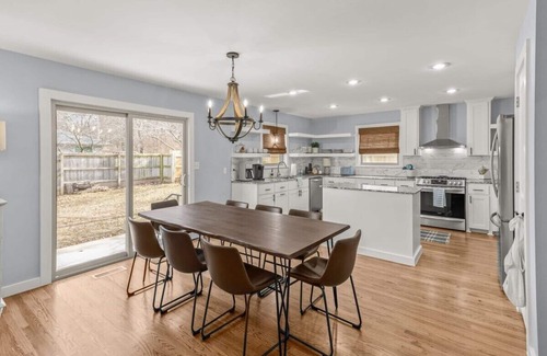 Siloam Springs House | Spacious Family Haven - Walk to Downtown & JBU