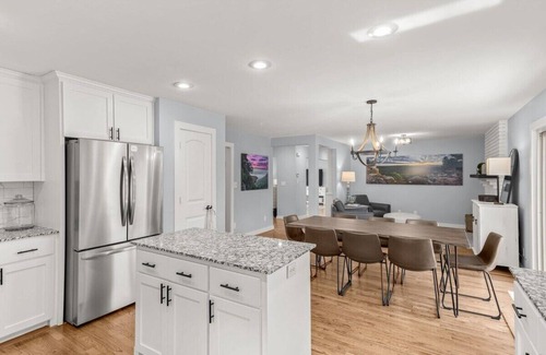Siloam Springs House | Spacious Family Haven - Walk to Downtown & JBU