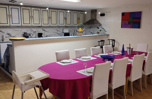 Entrecasteaux Villa | Spacious garden level in a quiet area close to tourist activitiesn