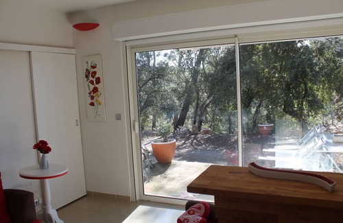 Entrecasteaux Villa | Spacious garden level in a quiet area close to tourist activitiesn