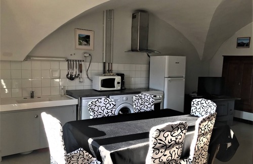 Le Glaizil Cottage | Spacious gîte, private courtyard, hiking, climbing, skiing at the foot of the mountain