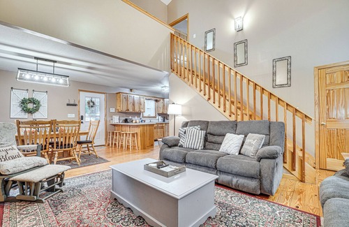 Helen Cottage | Spacious Home in Helen w/Porch & Balcony!