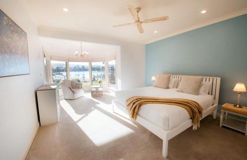 Encounter Bay House | Spacious home on the lake - Private beach