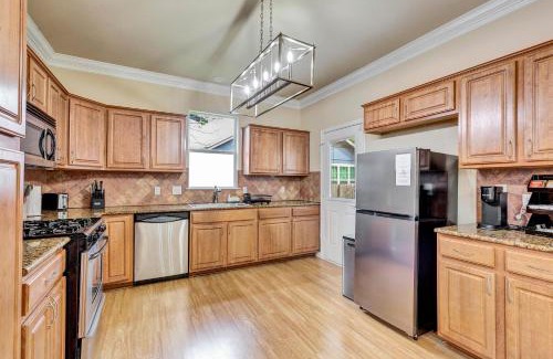 Rosewood House | Spacious Home-Queen Suite-Game room-Movie room