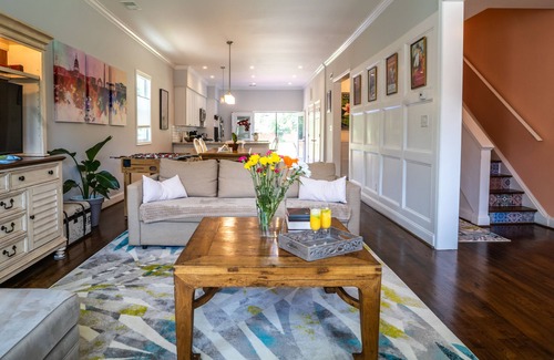 Northeast Bed & Breakfast | Spacious Home with 5000 Sq Ft Yard close to Downtown DC & Metro
