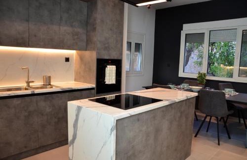 Alimos Apartment | Spacious house by the sea