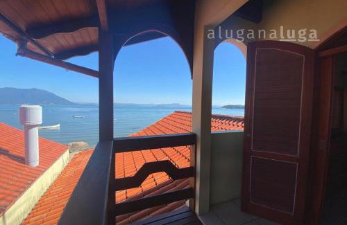 Ribeirao da Ilha House | Spacious House with Sea View