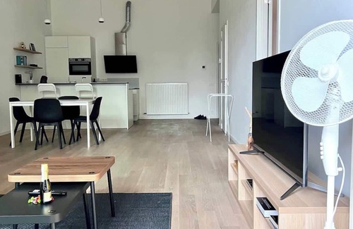 Anderlecht Apartment | Spacious Loft Up to 4 Guests Comfort & Style in Brussel