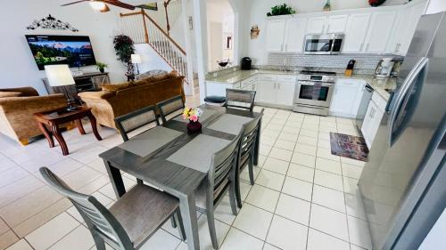 Highlands Reserve House | Spacious Modern And Pool Home With Spa