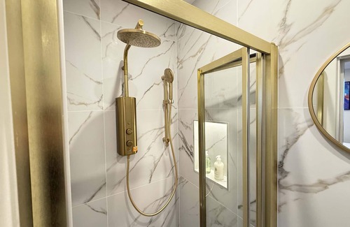 Fulham Broadway Apartment | Spacious Modern Studio in Central London