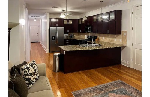 Broadmoor Condo | Spacious Napoleon Ave Condo (Gold)