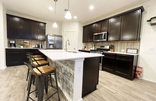 Wells Branch House | Spacious North Austin Retreat ✦ Family Pet Friendly ✦ Near Domain, Q2 & Downtown