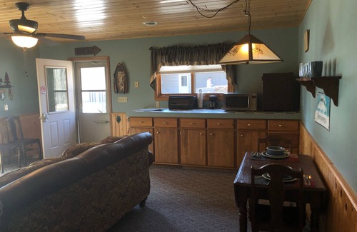 Hayward Cabin | Spacious Northwoods Home -Snowmobiler’s Haven!