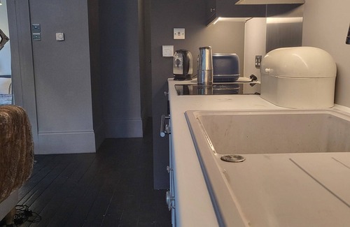 Hove Apartment | Spacious One Bed in Central Hove with Parking