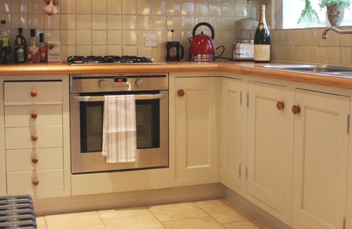 Crouch End Apartment | Spacious One Bedroom Apartment in Beautiful Crouch End, Parking Available