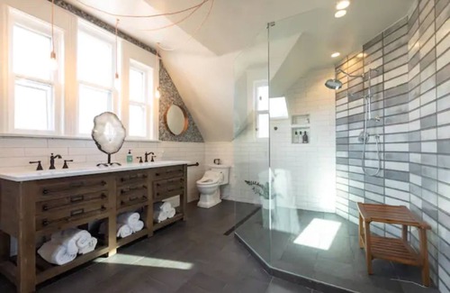 Bel Aire House | Spacious Party Hangout 10 minutes downtown