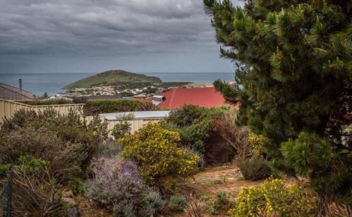 Encounter Bay House | Spacious Relaxing Family Home in Encounter Bay