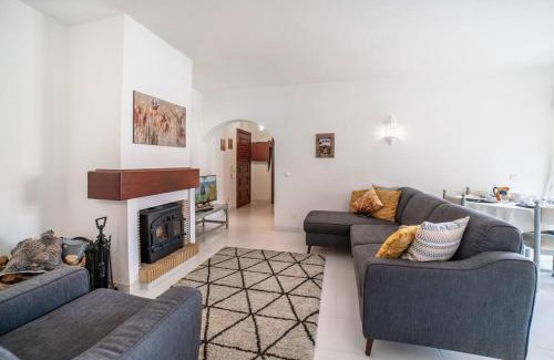 Carvoeiro Apartment | Spacious Two bedroom apt, 200m from the beach
