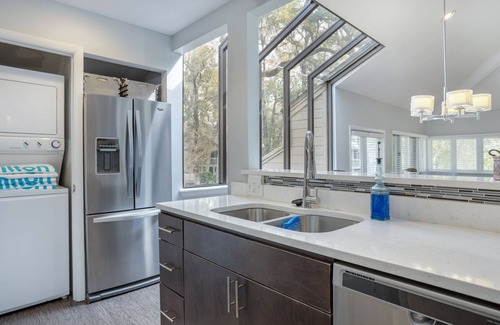 Palmetto Dunes Condo | Spacious Villa w/Deck, Pool Access | Bikes, Beach, Golf