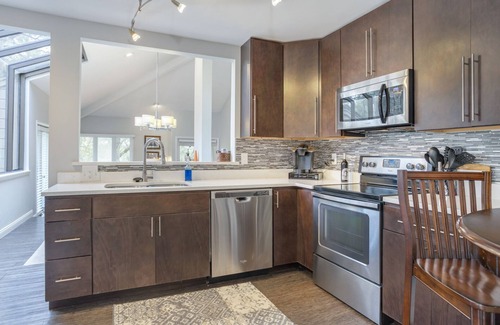 Palmetto Dunes Condo | Spacious Villa w/Deck, Pool Access | Bikes, Beach, Golf