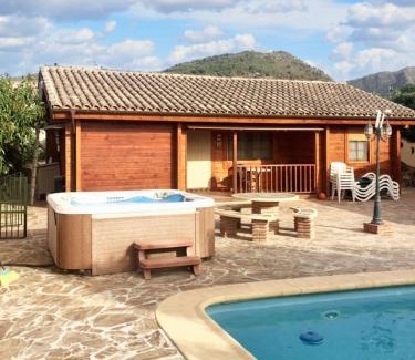 Coin Villa | Spacious villa with pool in Coín: 300 m², mountain view