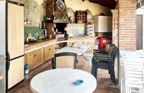 Coin Villa | Spacious villa with pool in Coín: 300 m², mountain view