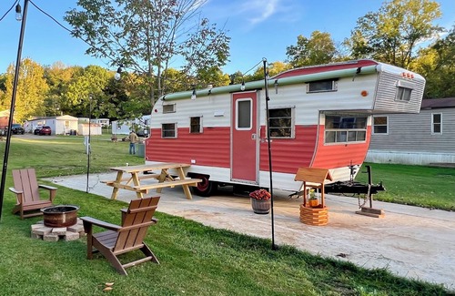 Springboro House | Spacious, Vintage Restored Camper! Sleeps 5, Quiet Campsite, Near Fishing.