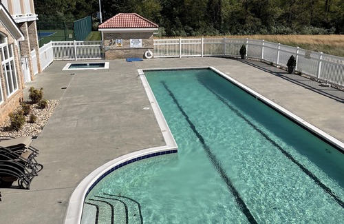 Huddleston Villa | Spacious Waterfront Villa in quiet community near bridge @ SML-Amenities Galore!