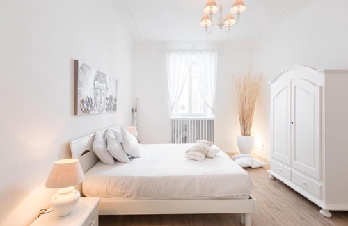 Rione III Colonna Apartment | Spanish Steps 52 Luxury