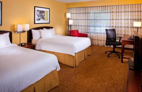 Crestline Heights Hotel | Spark by Hilton Birmingham Colonnade