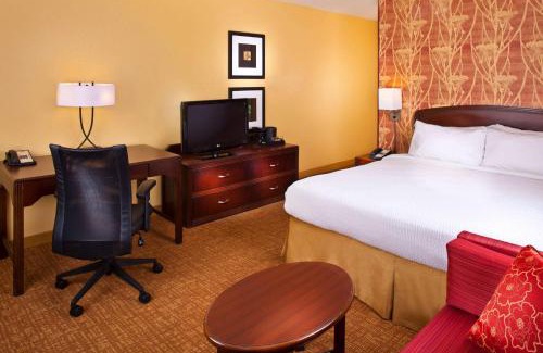 Crestline Heights Hotel | Spark by Hilton Birmingham Colonnade